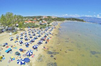 Пляж Stolac на острове Раб