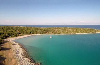 Пляж Meli Bay на острове Црес