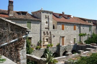 Резиденция Гекторовича в Стари-Граде