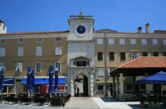 Тройные ворота города Црес