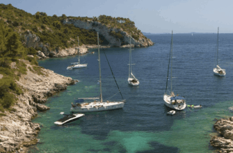 Пляж в бухте Нечуям на острове Шолта